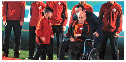 Aslan tacını taktı